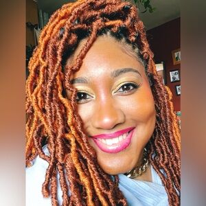 Meet your Posher, Alexis